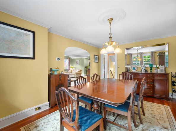 27 Neulist Avenue, Port Washington NY 11050