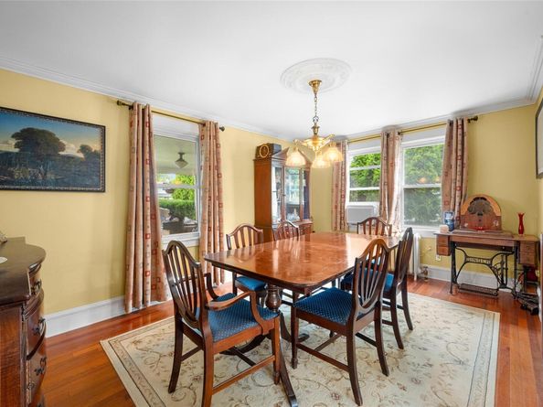 27 Neulist Avenue, Port Washington NY 11050