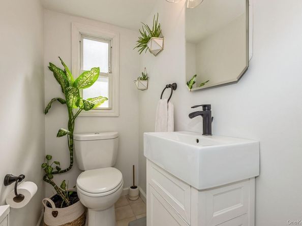 375 W Windsor Parkway, Oceanside NY 11572