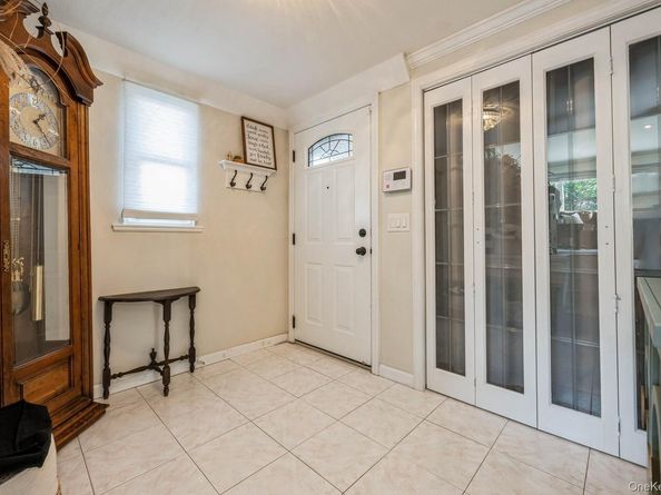 375 W Windsor Parkway, Oceanside NY 11572