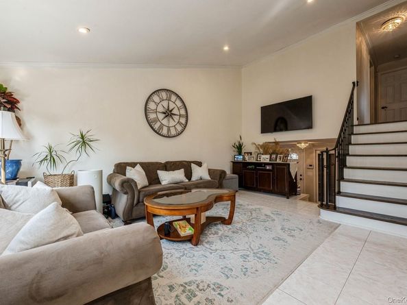 375 W Windsor Parkway, Oceanside NY 11572