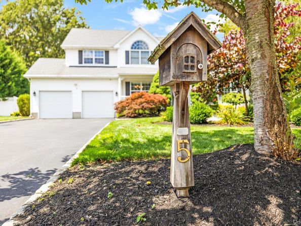5 Cameron Court, Commack NY 11725