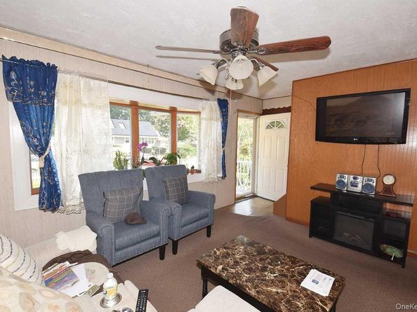 14 E Walnut Street, Central Islip NY 11722