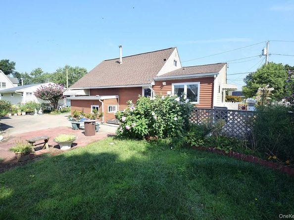14 E Walnut Street, Central Islip NY 11722