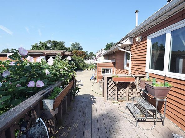 14 E Walnut Street, Central Islip NY 11722