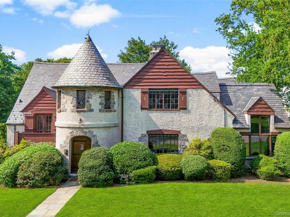 49 Carleon Avenue, Larchmont NY 10538