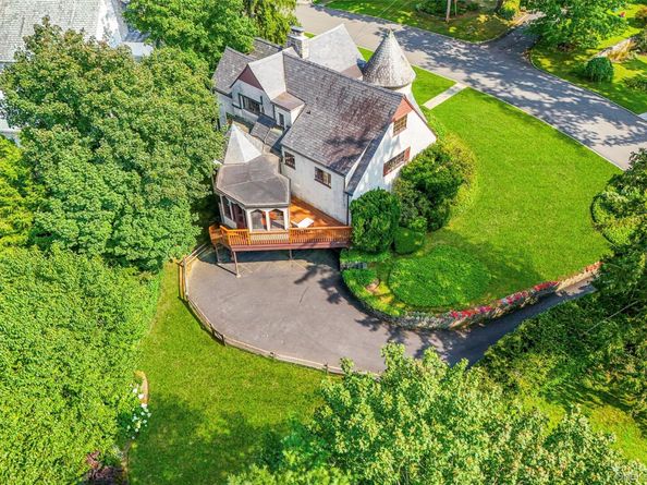 49 Carleon Avenue, Larchmont NY 10538