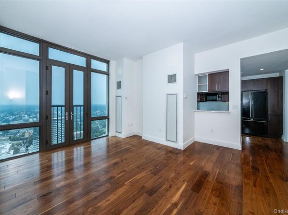 175 Huguenot Street PH204, New Rochelle NY 10801
