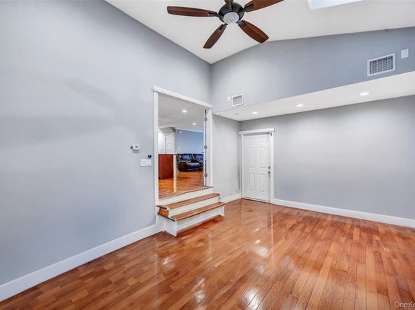 534 S Greene Avenue, Lindenhurst NY 11757