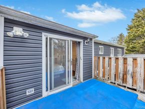 534 S Greene Avenue, Lindenhurst NY 11757