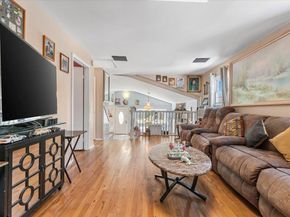 46 Knoll Street, Lindenhurst NY 11757