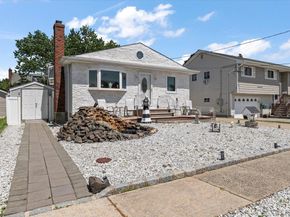 46 Knoll Street, Lindenhurst NY 11757
