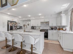 46 Knoll Street, Lindenhurst NY 11757
