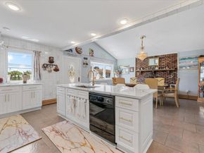 46 Knoll Street, Lindenhurst NY 11757