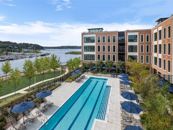100 Garvies Point Road 1304, Glen Cove NY 11542