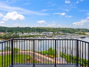 100 Garvies Point Road 1304, Glen Cove NY 11542