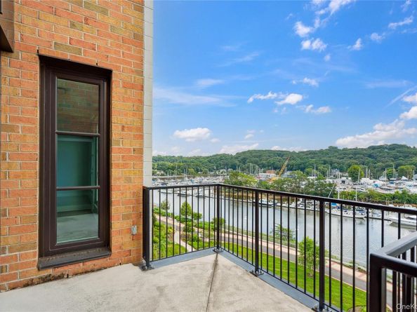 100 Garvies Point Road 1304, Glen Cove NY 11542
