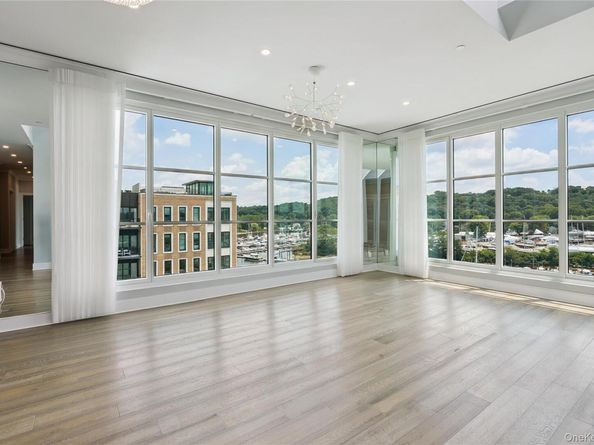100 Garvies Point Road 1304, Glen Cove NY 11542