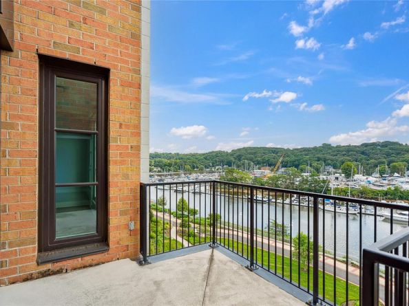 100 Garvies Point Road 1304, Glen Cove NY 11542