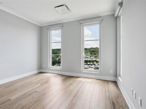 100 Garvies Point Road 1304, Glen Cove NY 11542