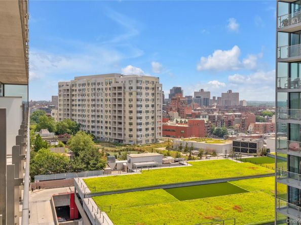 13105 40th Road 17R, Flushing NY 11354