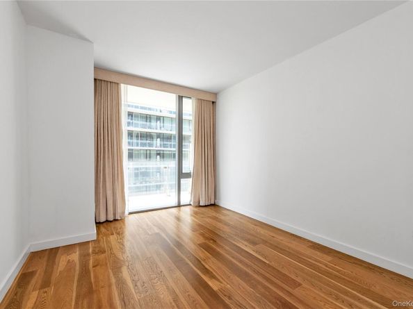 13105 40th Road 17R, Flushing NY 11354