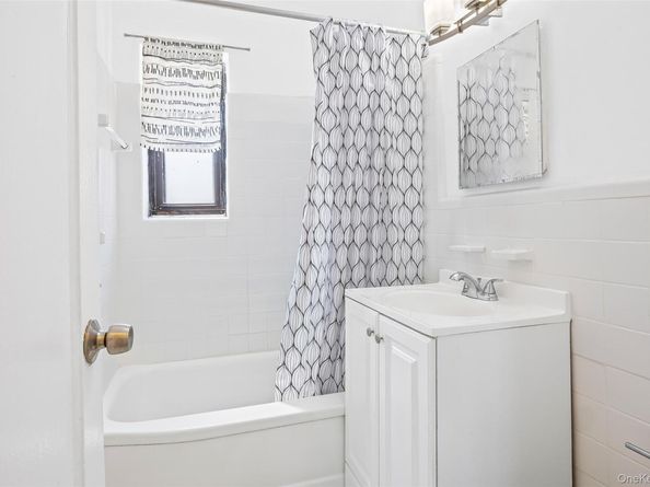 147-10 84th Road 4G, Briarwood NY 11435