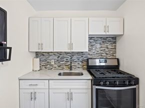 147-10 84th Road 4G, Briarwood NY 11435