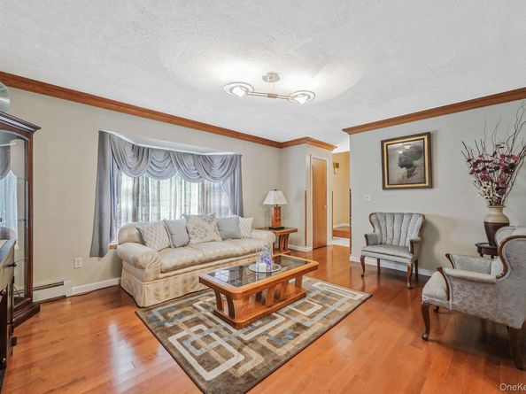 125 W Bartlett Road, Middle Island NY 11953