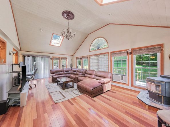125 W Bartlett Road, Middle Island NY 11953