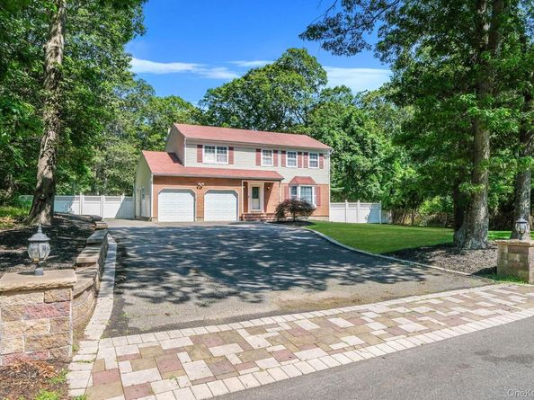 125 W Bartlett Road, Middle Island NY 11953