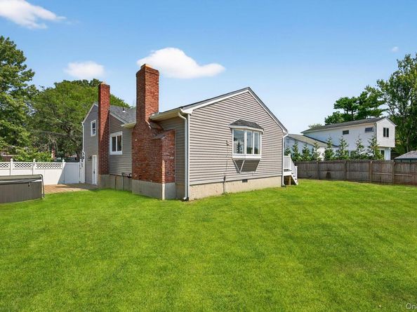14 Elwin Place, East Northport NY 11731