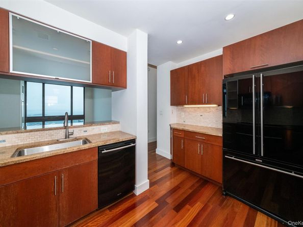 175 Huguenot Street PH 701, New Rochelle NY 10801