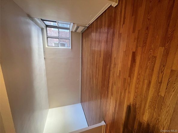 325 E 201 Street 4D, Bronx NY 10458