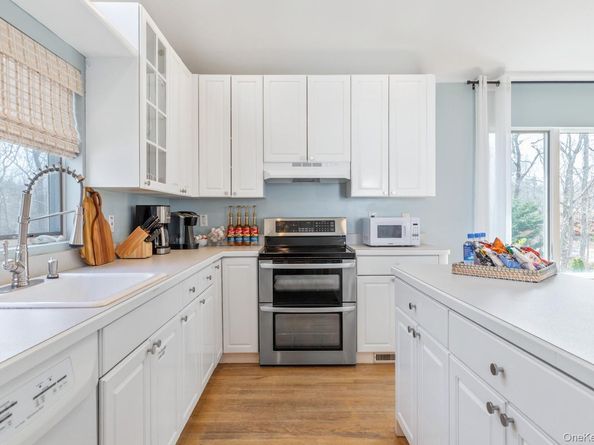 12 Douglas Court, Hampton Bays NY 11946