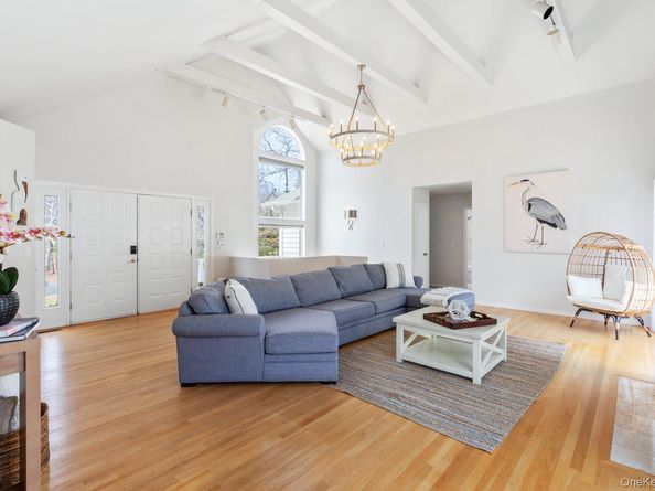 12 Douglas Court, Hampton Bays NY 11946