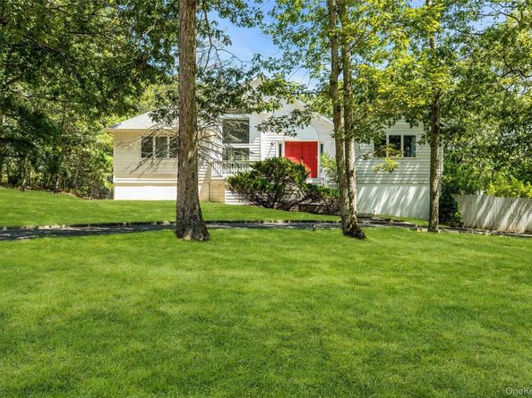 12 Douglas Court, Hampton Bays NY 11946