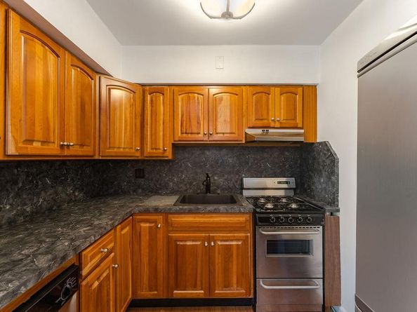 61 Maine Avenue F6, Rockville Centre NY 11570