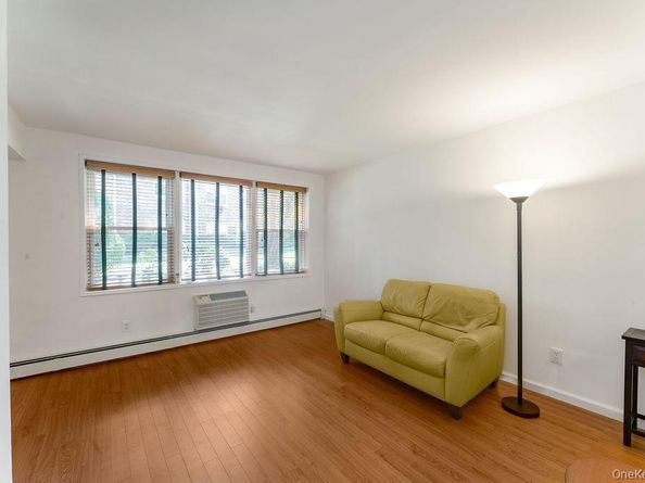 61 Maine Avenue F6, Rockville Centre NY 11570