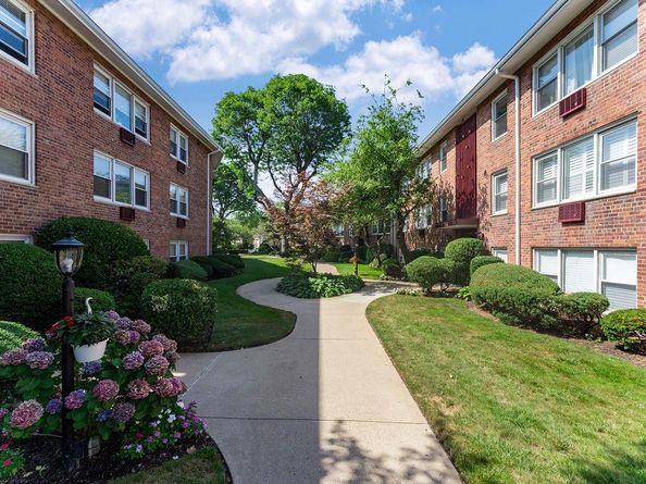 61 Maine Avenue F6, Rockville Centre NY 11570