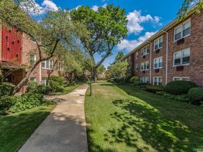 61 Maine Avenue F6, Rockville Centre NY 11570