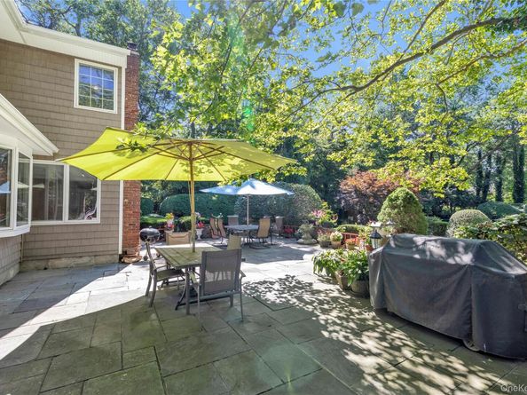 8 Lisa Drive, Dix Hills NY 11746