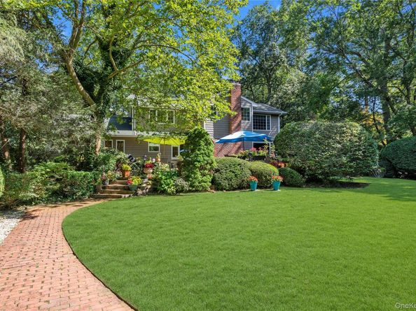 8 Lisa Drive, Dix Hills NY 11746
