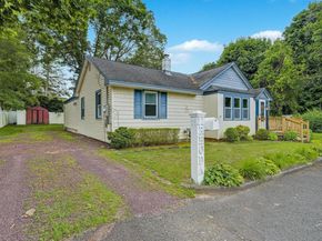 11 Rhoda Avenue, Smithtown NY 11787