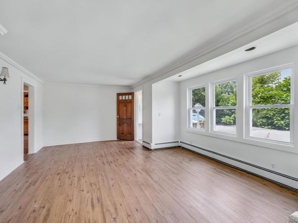11 Rhoda Avenue, Smithtown NY 11787