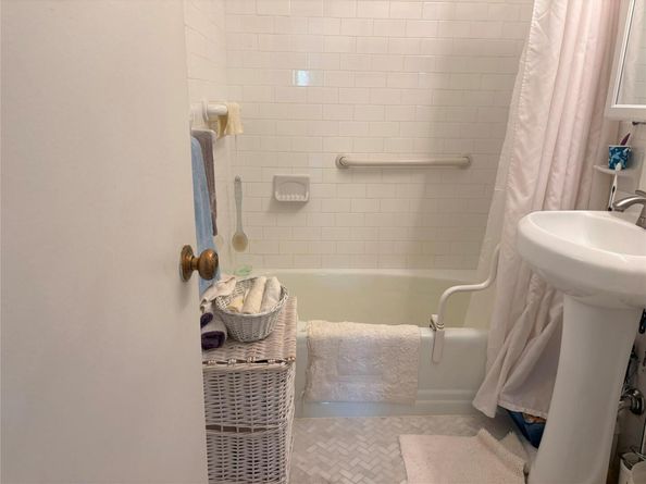 175-20 Wexford terrace 4K, Jamaica Estates NY 11432