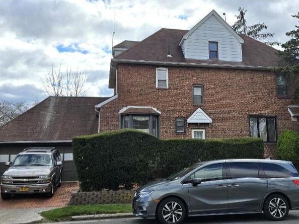 169 Bixley Heath, Lynbrook NY 11563
