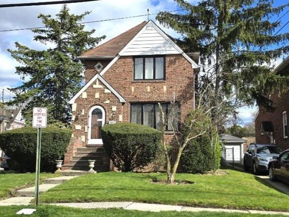 169 Bixley Heath, Lynbrook NY 11563