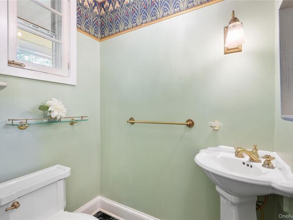 66 Drake Road, Scarsdale NY 10583