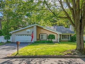 38 Glenmere Lane, Coram NY 11727